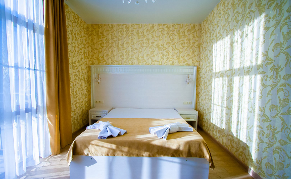 Стандарт трехместный с балконом. Гостевой дом «ГРИФ». Адлер