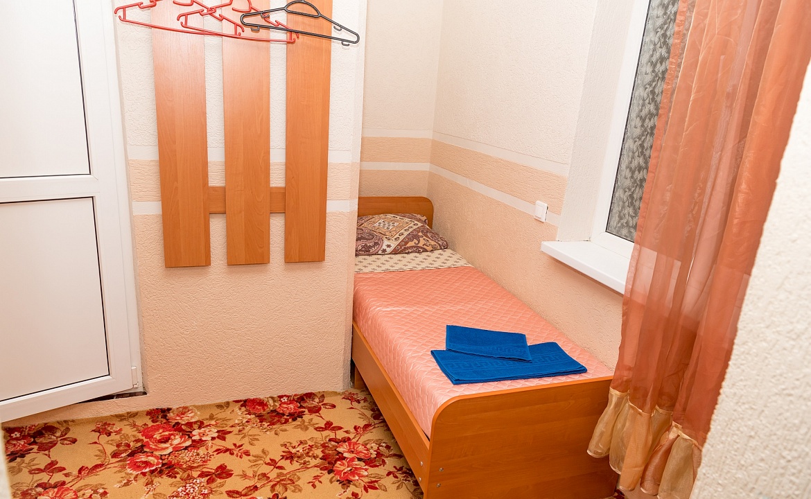 Трехместный номер класса стандарт со всеми удобствами. Гостевой дом "Ника" - Анапа. Анапа