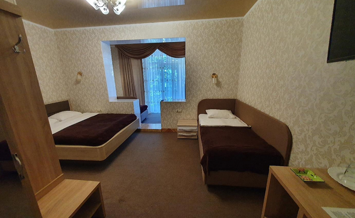 4-х местный стандарт. Гостиница  № 56 Семейный **. Симферополь
