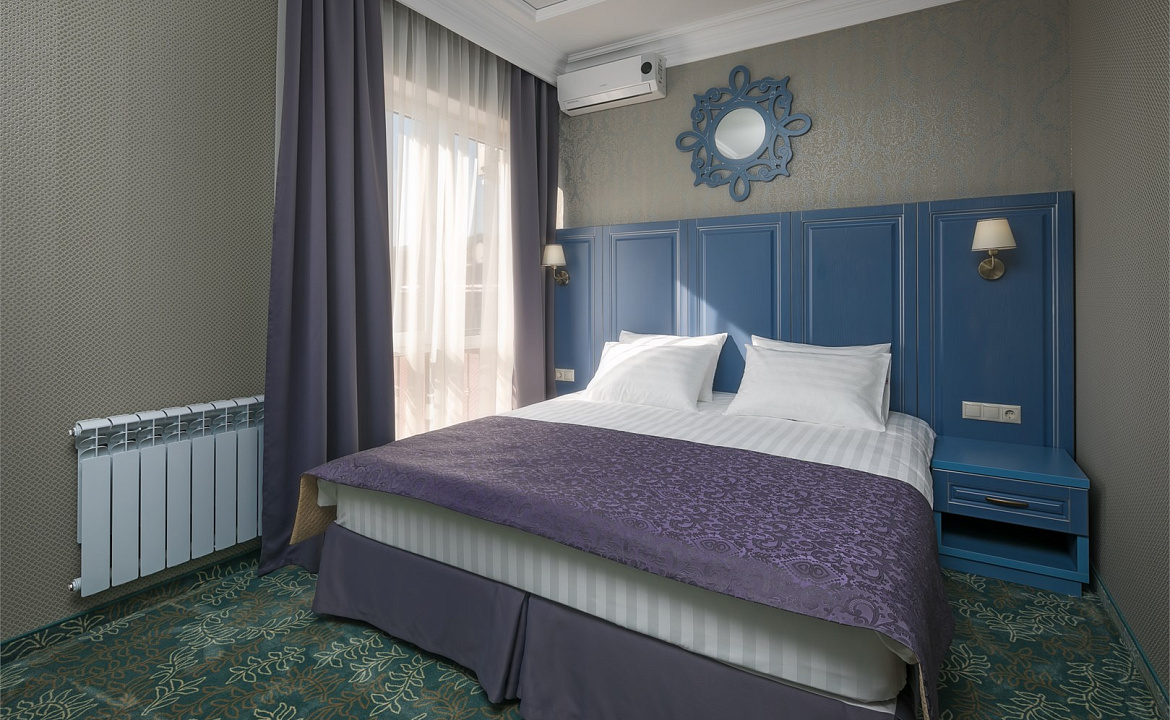 Номер первой категории с балконом. Отель "Marsel". Геленджик