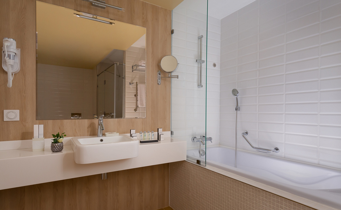 Номер Люкс в пятизвездочном корпусе. ПРИМОРЬЕ GRAND RESORT HOTEL. Геленджик