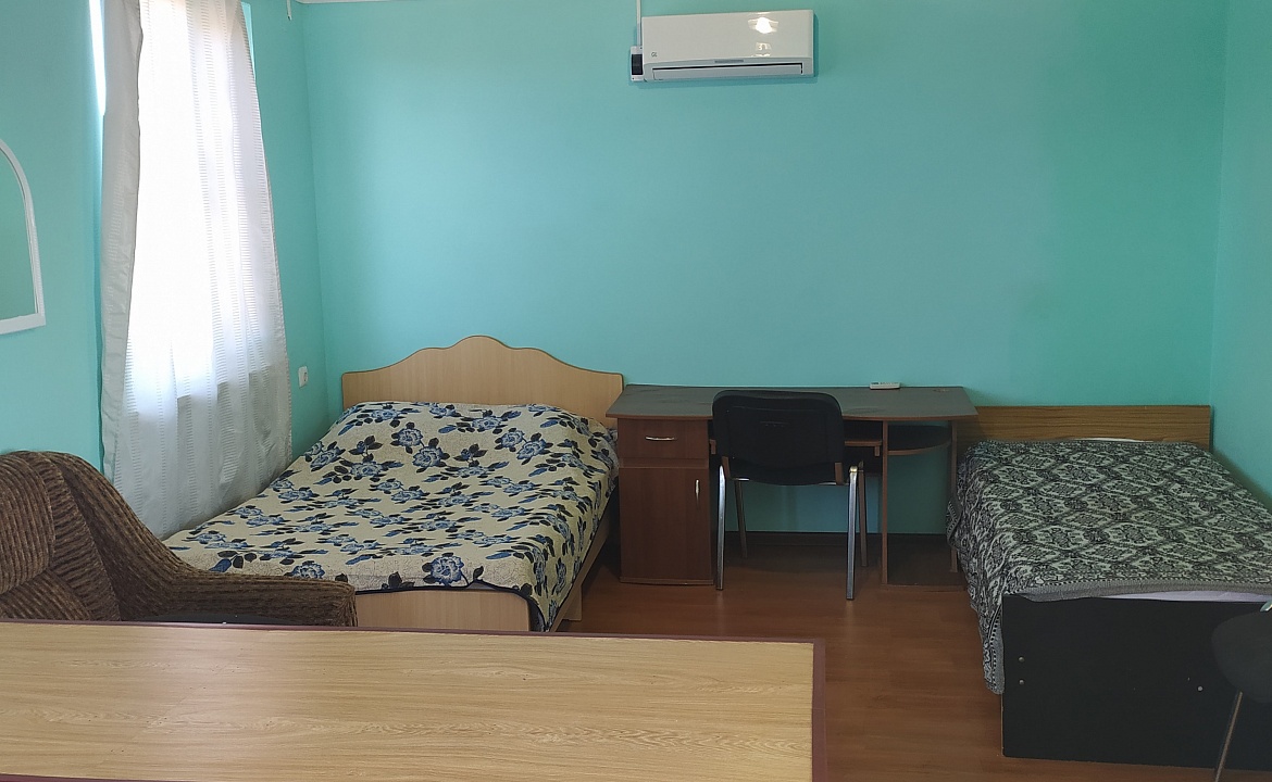 Отдельный домик с кухней и санузлом до 4 гостей. Частный сектор 2 этажа по отдельности под ключ, 2 отдельных домика.. Благовещенская