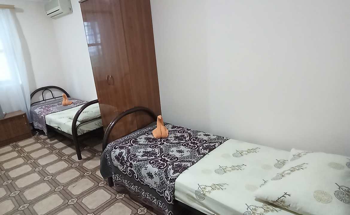 Четырёхместный номер эконом. Гостевой дом Белые скалы. Лазаревское