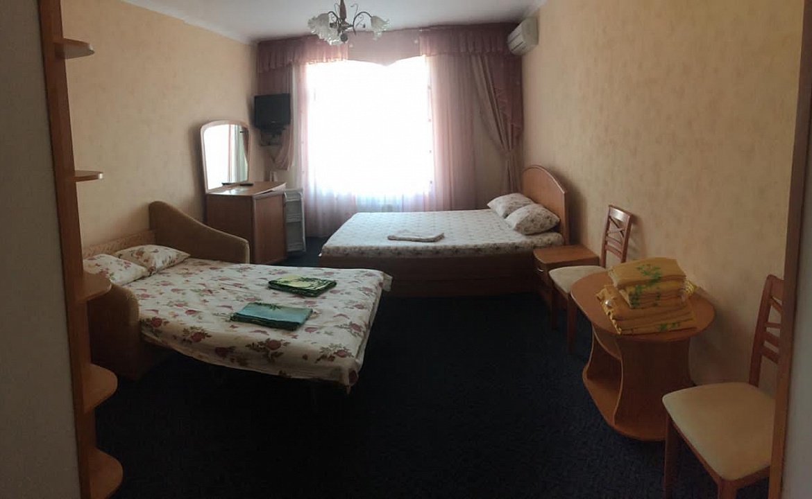 Однокомнатный с диваном . Гостевой дом УютПлюс-Ялта. Ялта