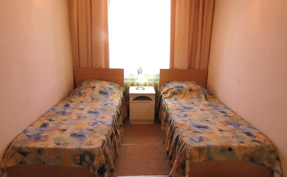 Двухместный двухкомнатный стандарт. Пансионат "Приазовье". Ейск