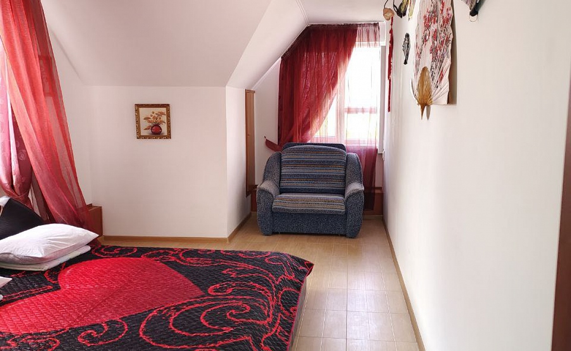 Трехместный стандартный номер. Гостевой дом Анли. Анапа