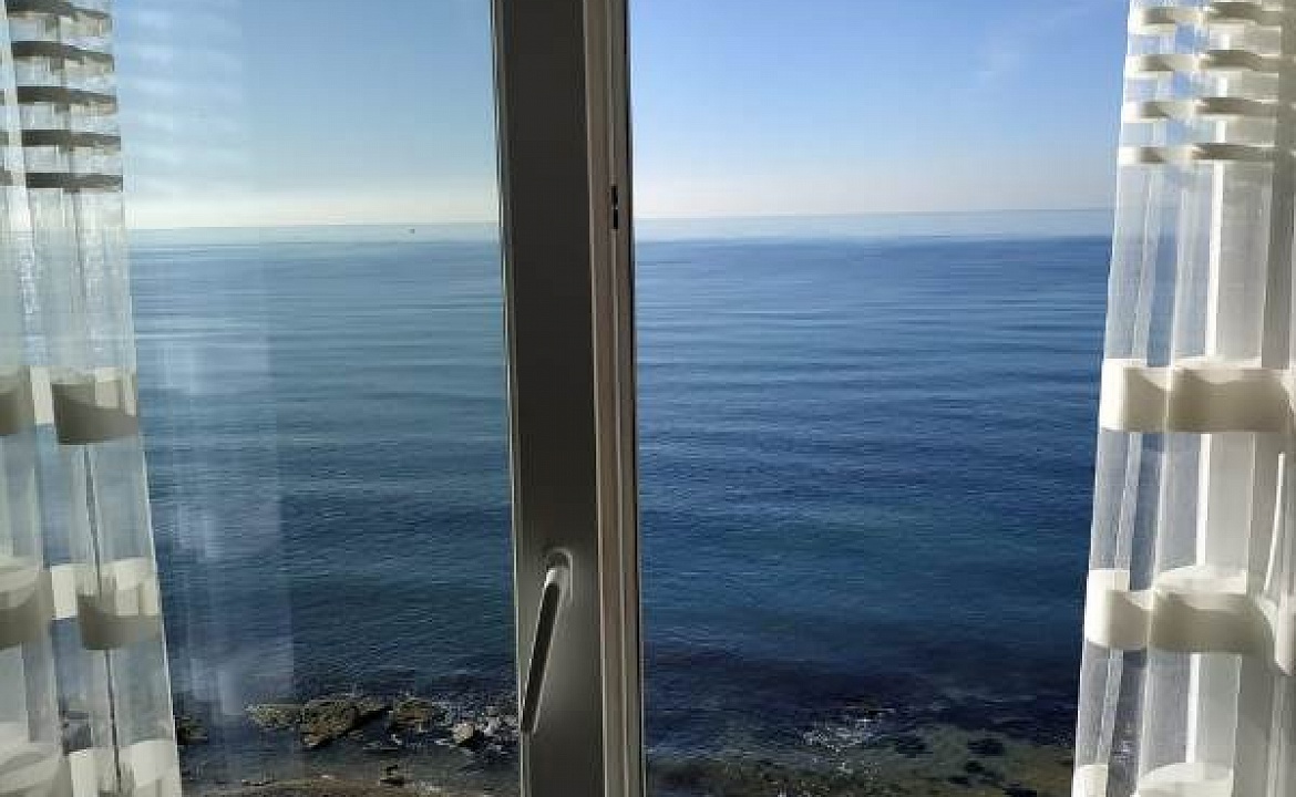 Апартаменты (1-комнатная квартира - студия). Квартира в многоквартирном доме "Апартаменты у моря". Севастополь