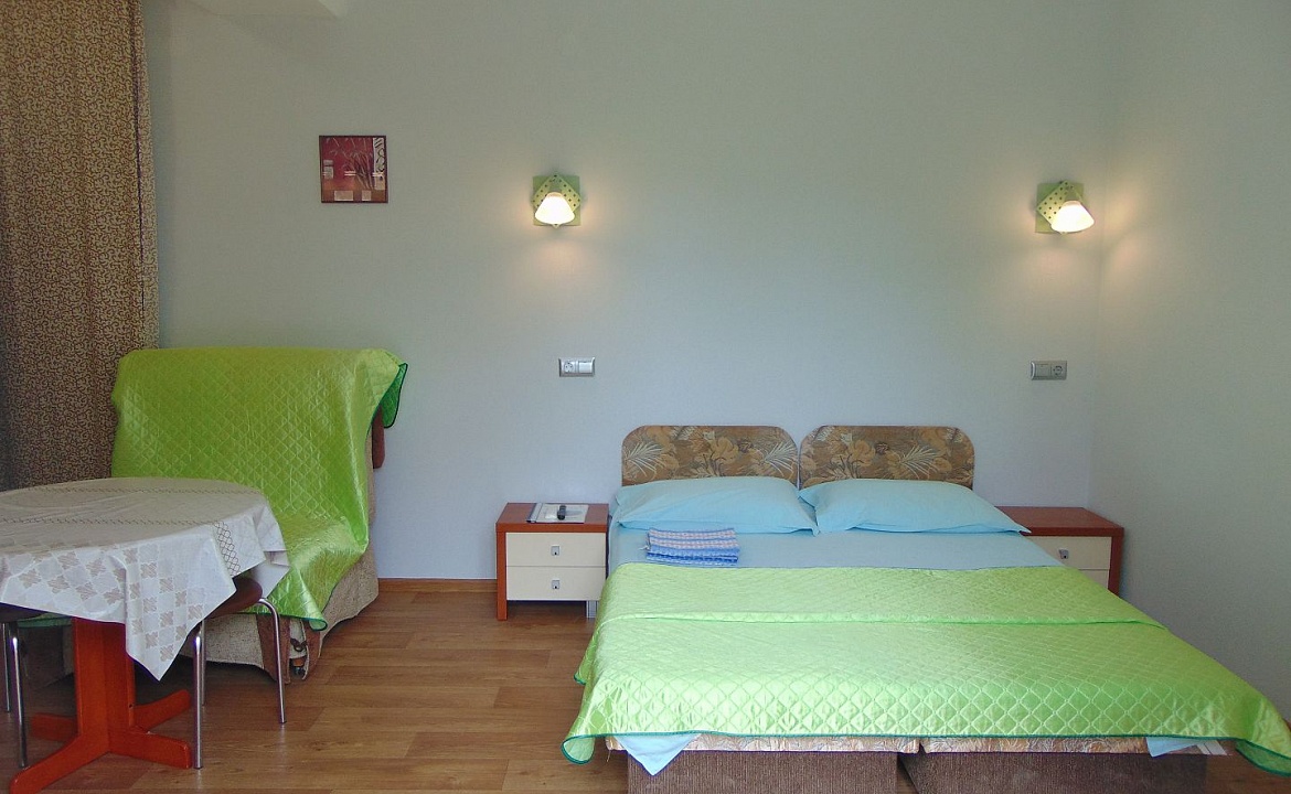 Трехместный номер-студия 