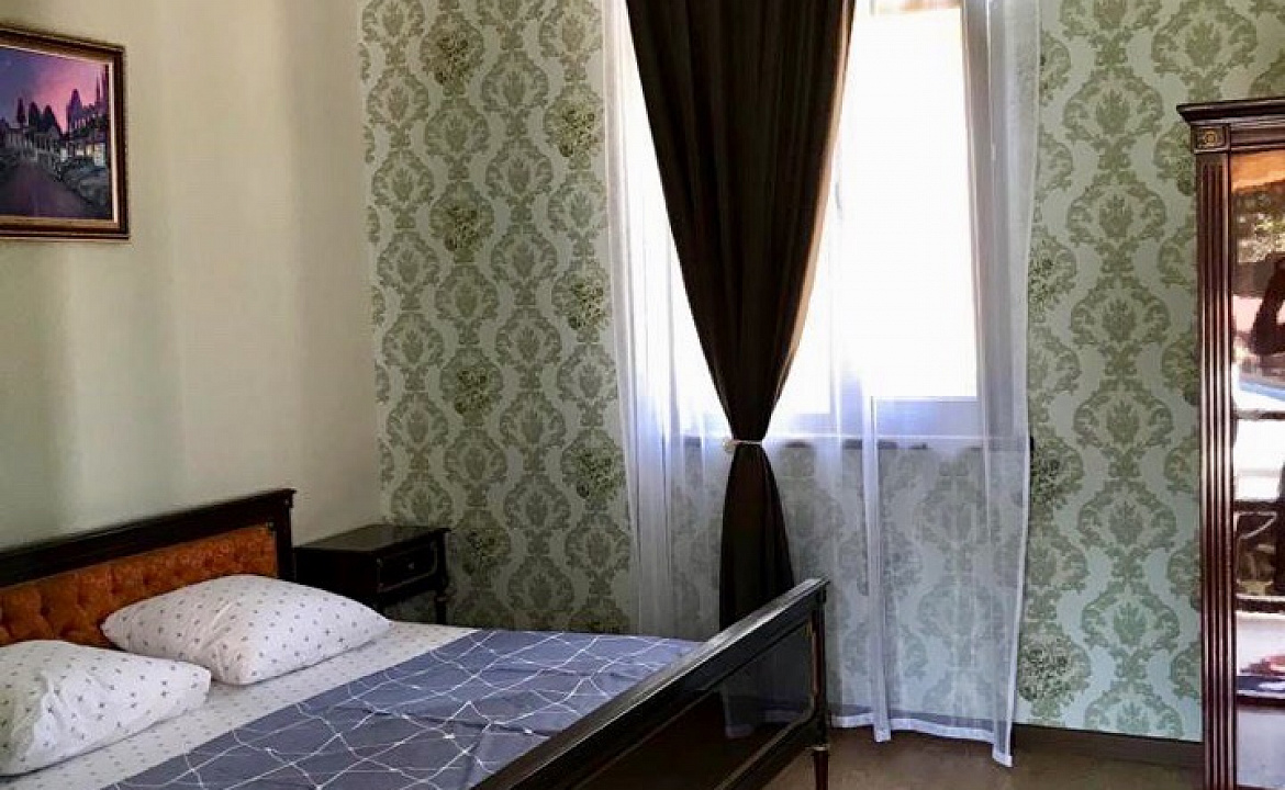 Комната. Гостевой дом с собственной столовой . Пицунда