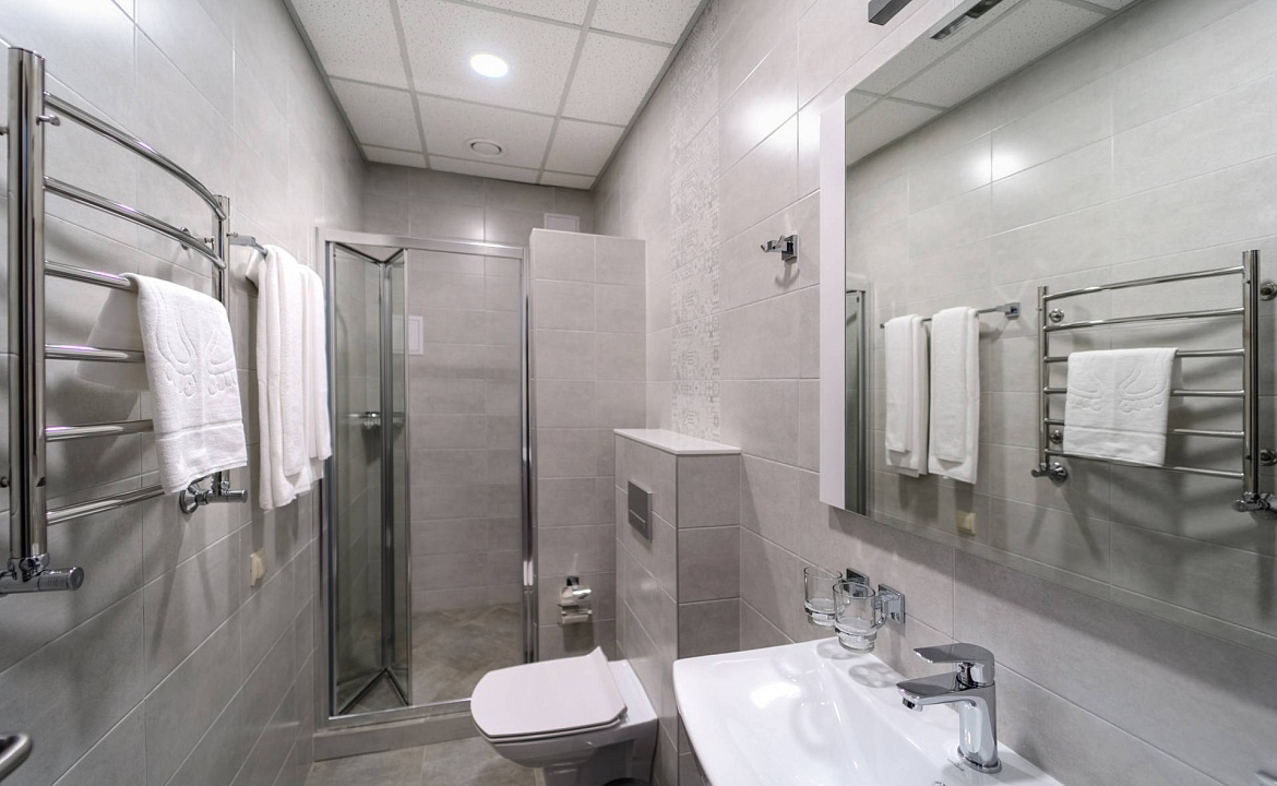 Стандартный двухместный номер с 1 двуспальной или 2 односпальными кроватями. Отель "Вилла Голубой залив". Симеиз