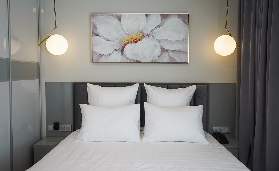 Люкс с отдельной спальней. Гостиница "The White Residence". Сочи