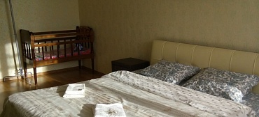 Сдам 2х комнатную р-н Светлана посуточно