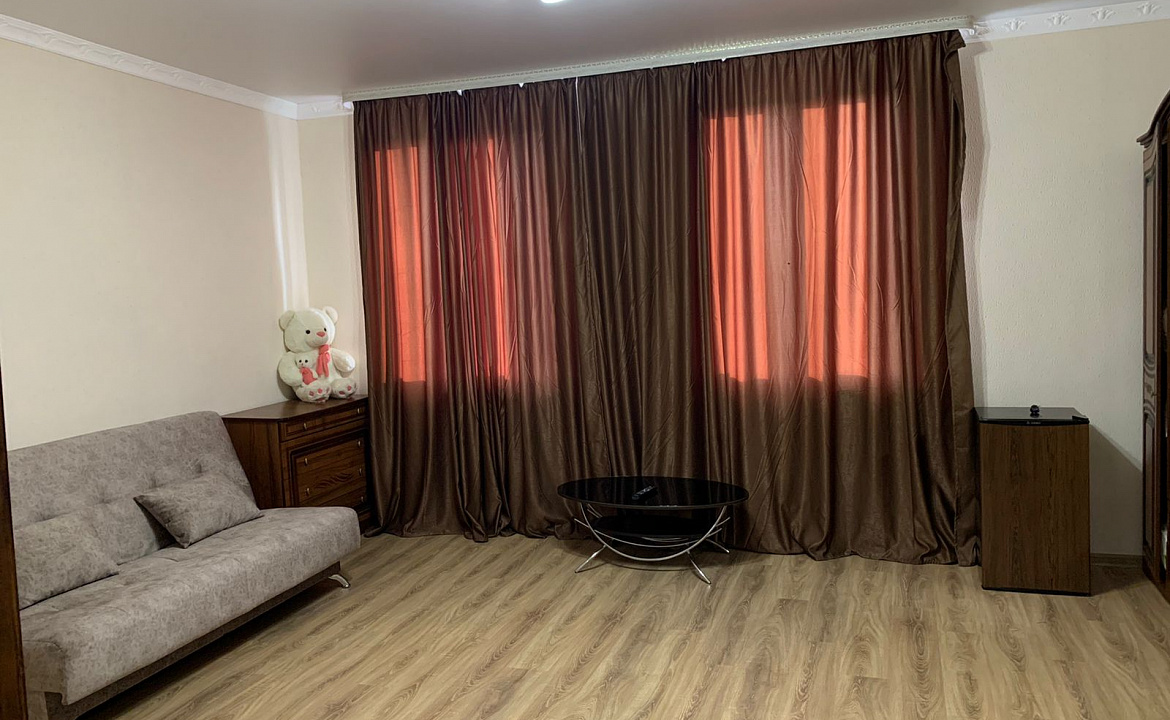 Люкс с 1 спальней. Гостевой дом ЭЙВА. Пицунда