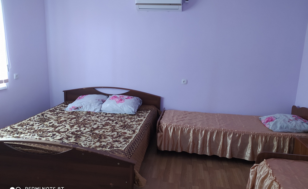 Второй этаж под ключ до 17 человек. Частный сектор 2 этажа по отдельности под ключ, 2 отдельных домика.. Благовещенская