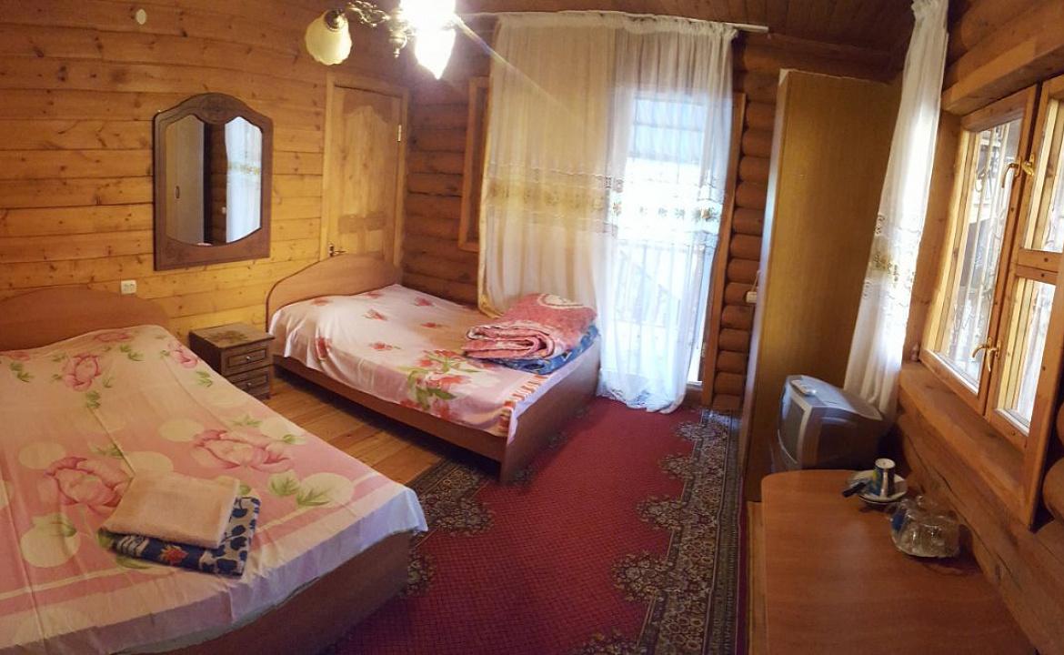 Четырёхместный номер. Гостевой дом У Ирины. Пицунда