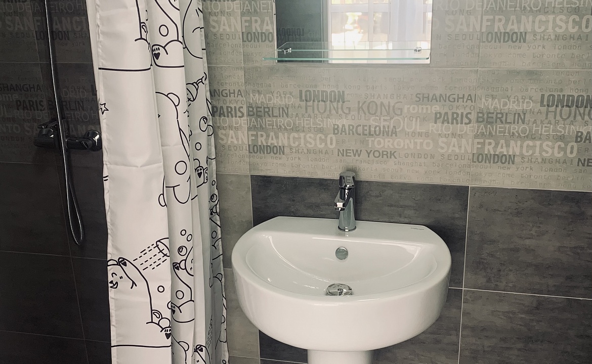 Трёхместный номер . Гостевой дом Valeri. Джубга