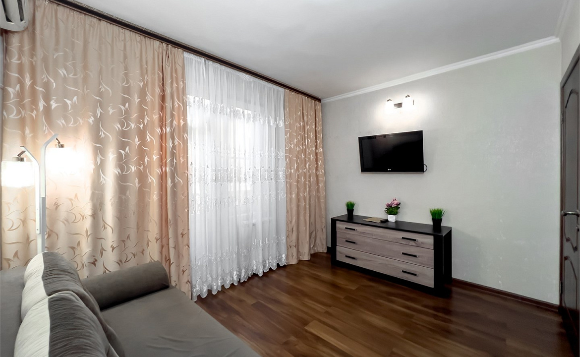 Двухкомнатный семейный номер с балконом. Отель "VIVA Лариса". Адлер