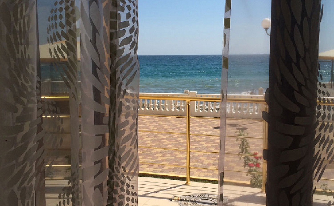 Семейный Люкс на первой линии. Квартира в многоквартирном доме Аппартаменты «Премьера». Чайка