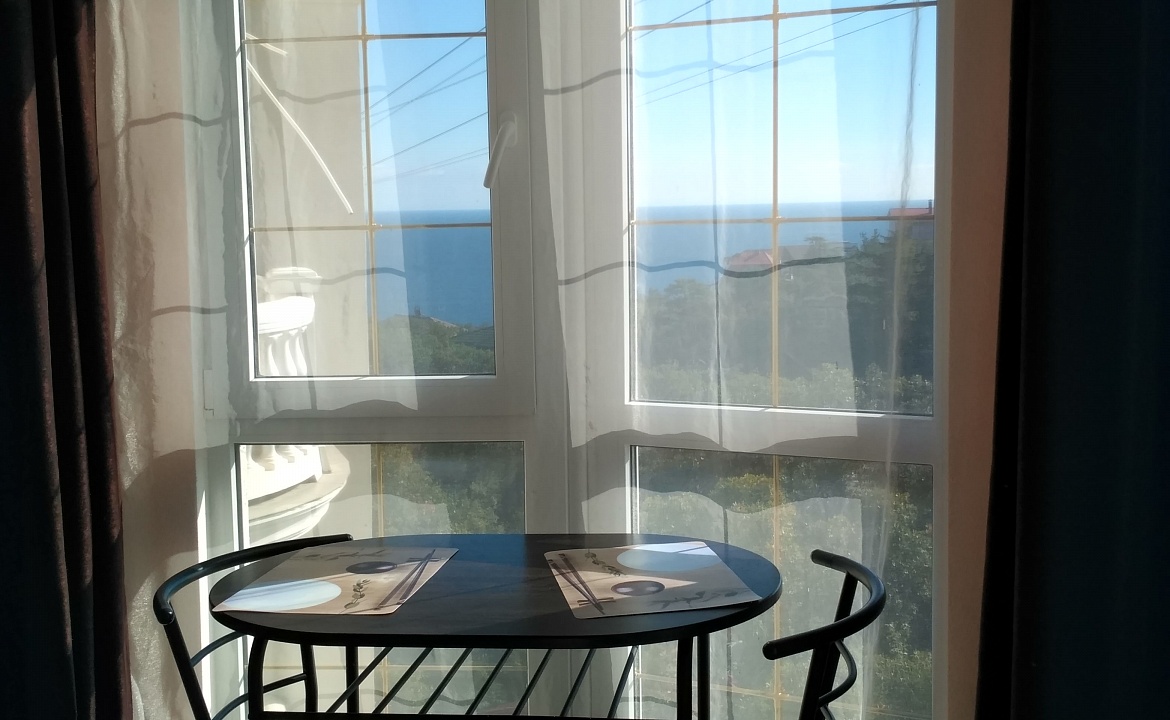 Круглый видовой номер. Отель Апарт отель "Дуэт". Ялта