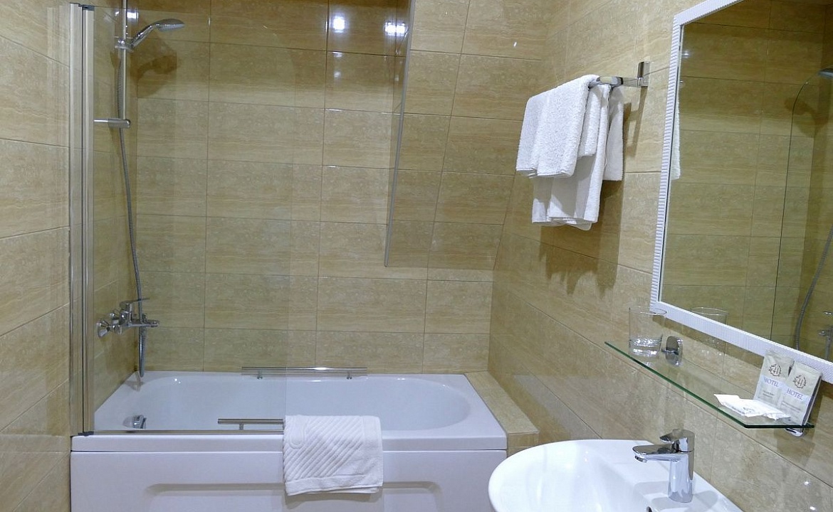 Улучшенный двухместный с балконом. Отель «Абаата». Гагра