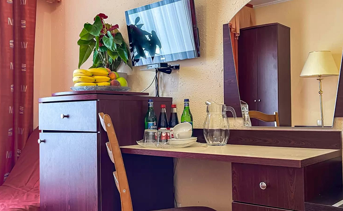 3-х местный полулюкс с двухспальной кроватью. Мини-отель "Ардо". Анапа