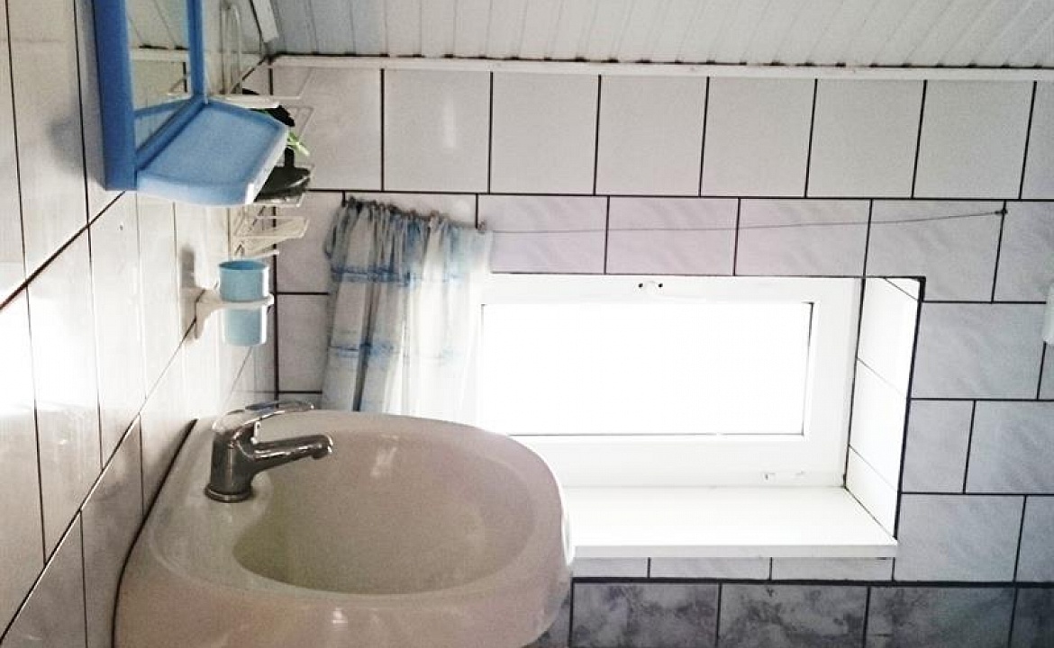 3-х местный номер эконом с общим душем и туалетом . Отель "Априори". Витязево