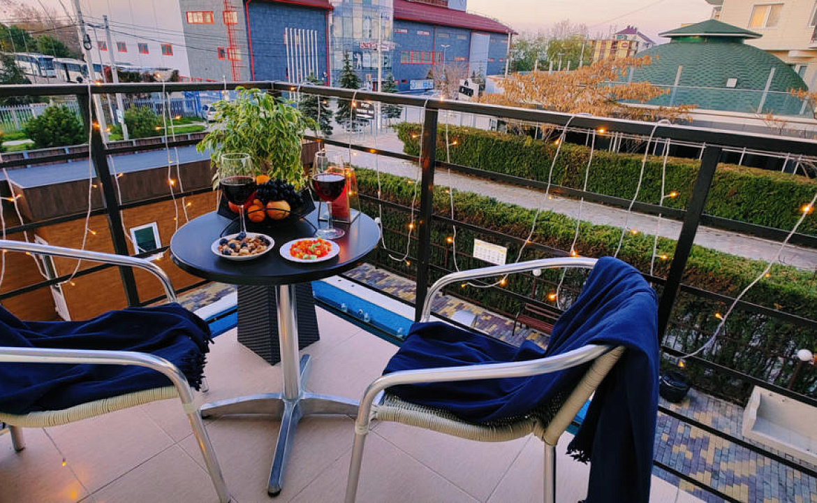 Семейный 2-х Комнатный 4-х местный, с балконом. Отель "Бавария". Витязево