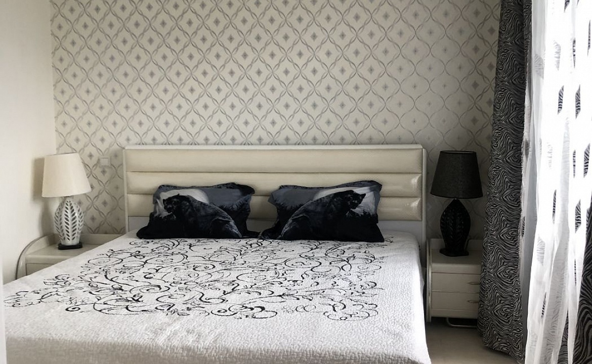 Апартаменты . Квартира в многоквартирном доме Апартаменты . Алушта