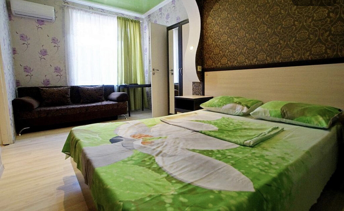 Стандартный двухместный номер с двухспальной кроватью, от 1 до 3 гостей, двуспальная кровать. Мини-отель Моника. Анапа