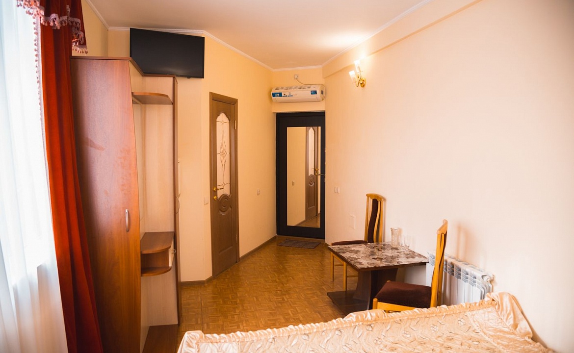 Полулюкс №3. Гостевой дом частный "Мид". Ялта