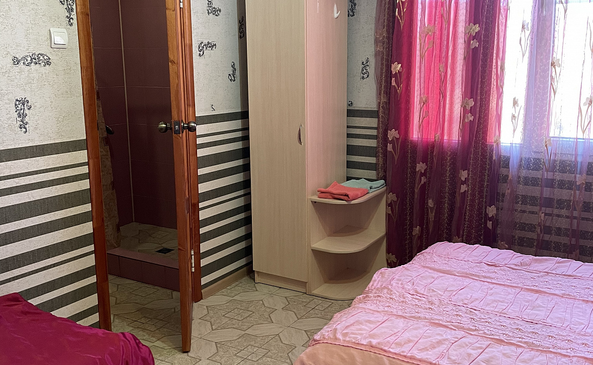 Домик . Гостевой дом У Наталии . Джубга