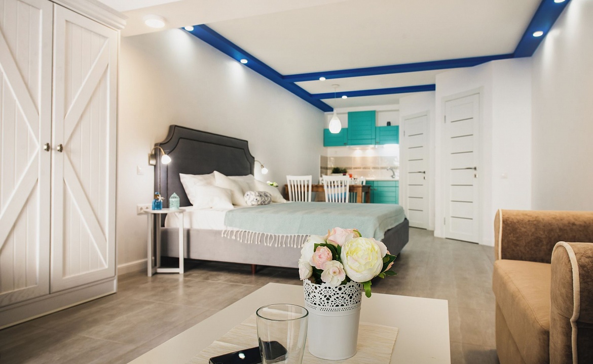 Luxe Dolphin. Отель Villa Capri. Щелкино