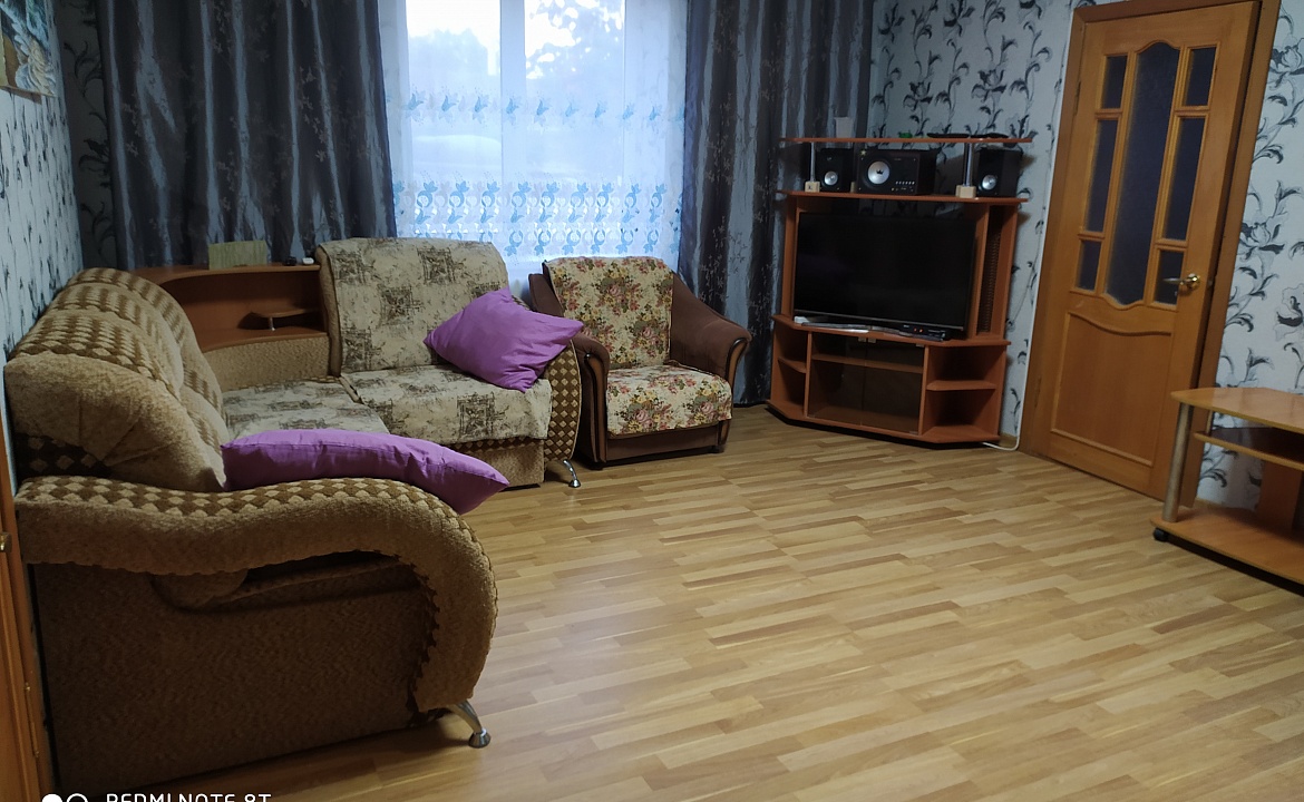 Первый этаж  под ключ до 12 человек. Частный сектор 2 этажа по отдельности под ключ, 2 отдельных домика.. Благовещенская