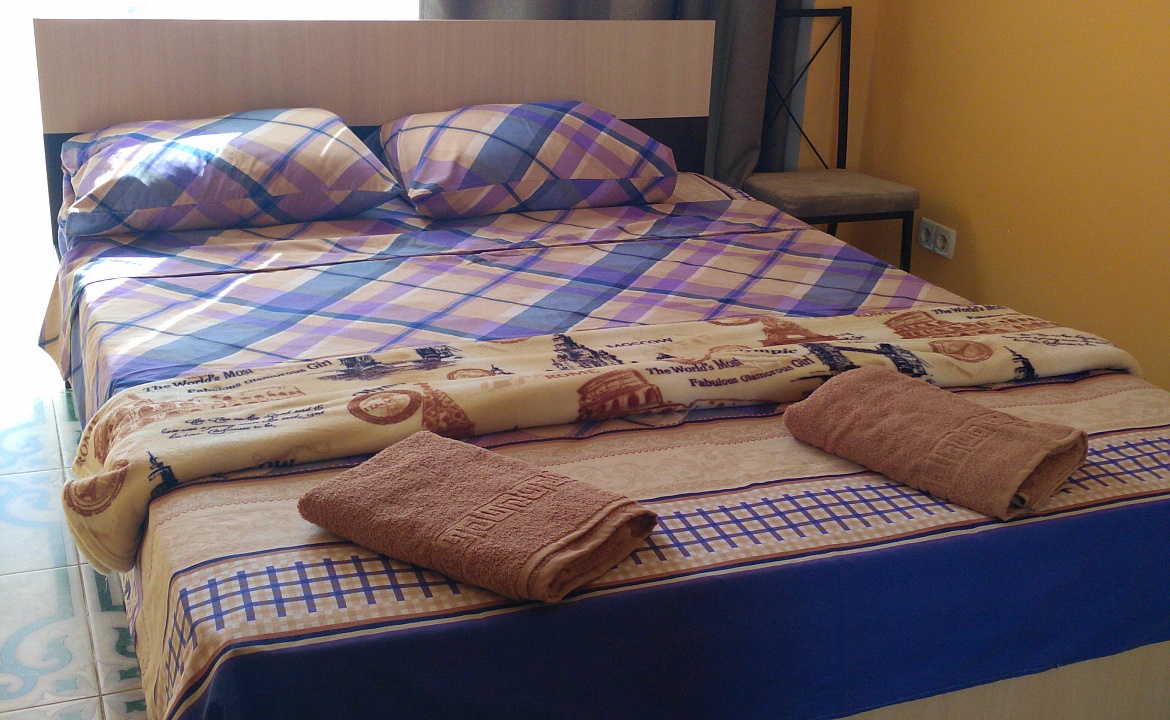 Двухкомнатные апартаменты с видом на море и горы Ай Петри. Гостевой дом на Маратовской. Гаспра