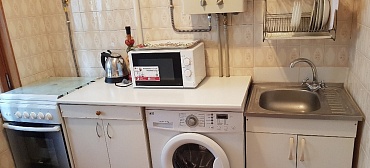 Квартира в многоквартирном доме Посуточно 3-комн квартира в Крыму г. Алуште