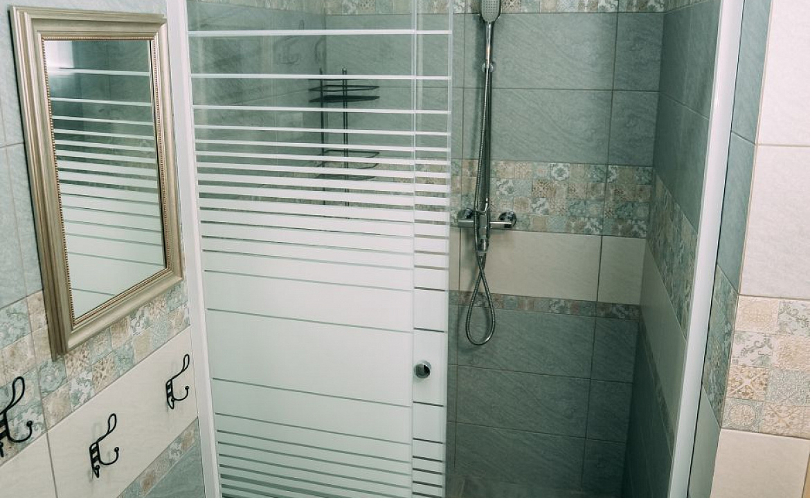 Вилла на две семьи. "Вилла и Бревенчатые дома в лесу" . Туапсе