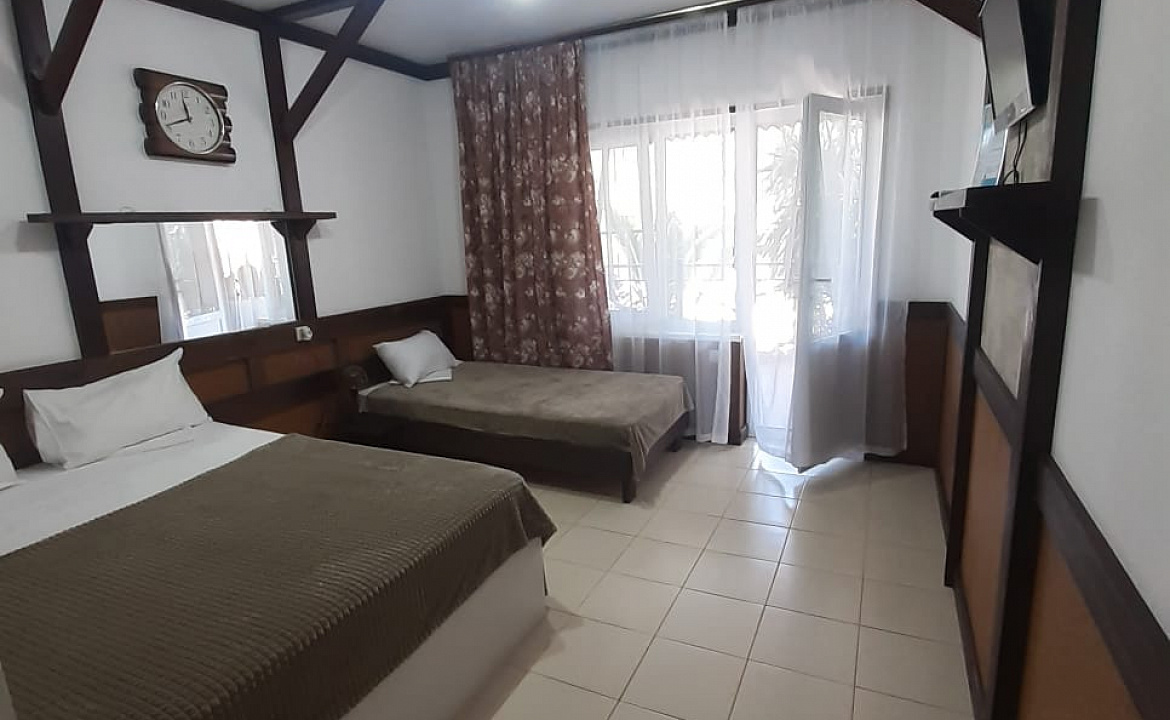 3-х местный номер Стандарт. "Бунгало". Пицунда