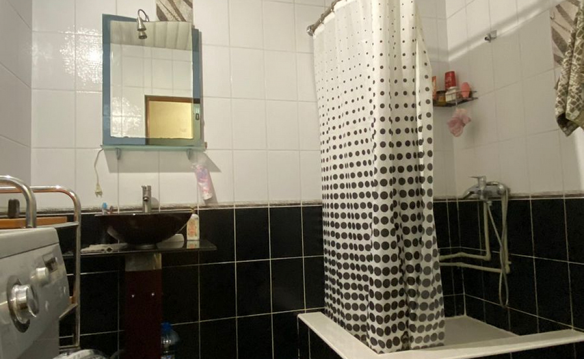 Двухкомнатная квартира под ключ. Двухкомнатная квартира у рынка . Гагра