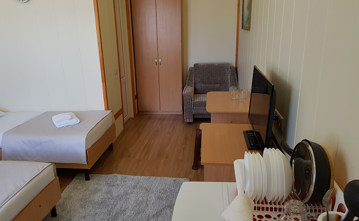 Полулюкс с общим балконом 3хместный. Отель АСТОН. Нижнее Джемете