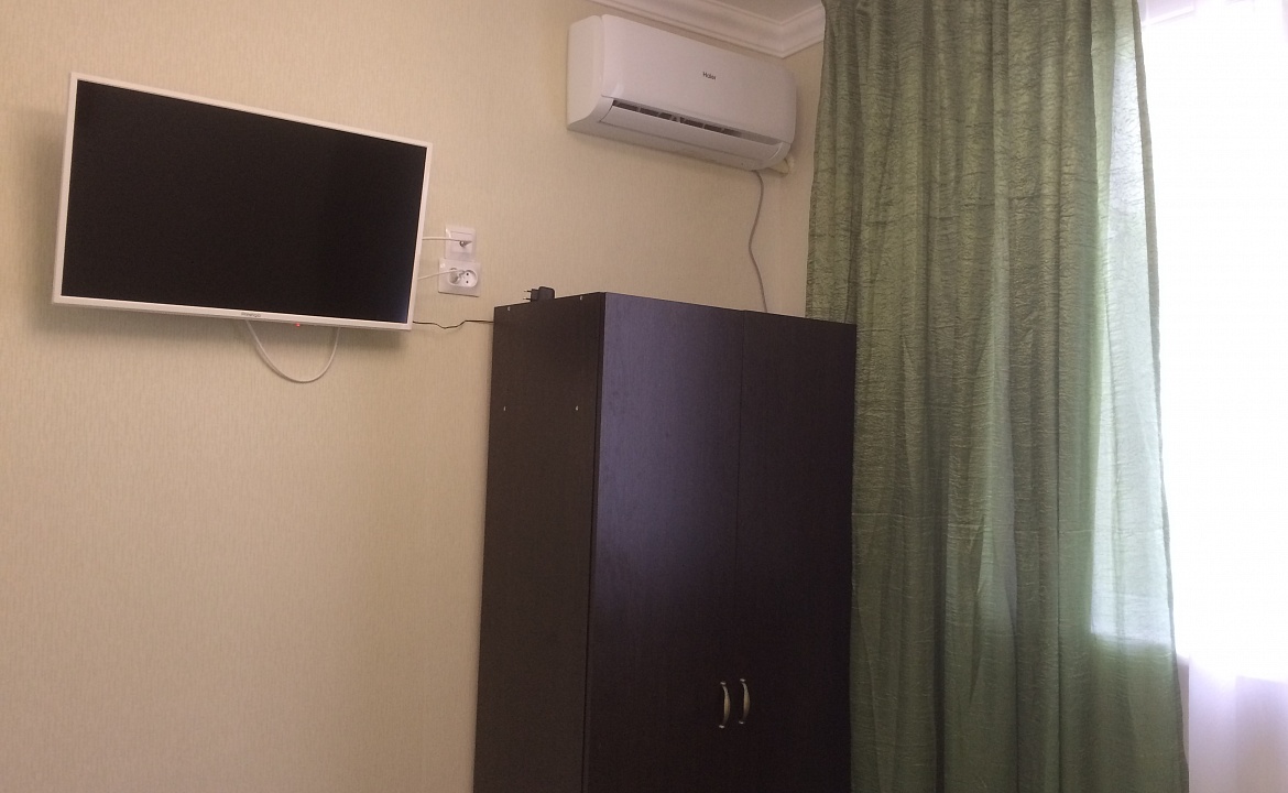 Стандартный  трехместный номер. Частный сектор У Константина. Адлер