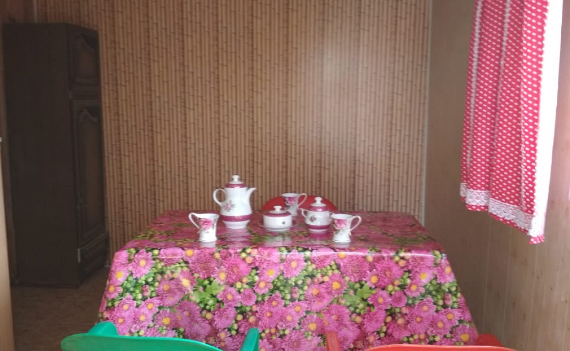 Двухкомнатный 3х местный стандарт с кухней - столовой (комната 18 м2 кухня 12 м2). Гостевой дом «Высотной 13». Голубицкая