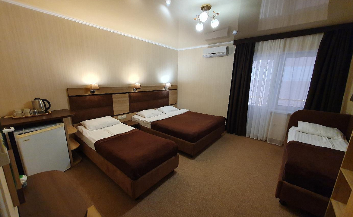 4-х местный стандарт. Отель Золотой **. Саки