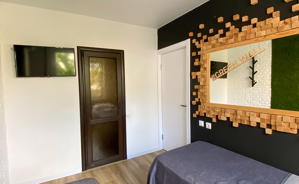 Двухместная комната на втором этаже 5. Гостевой дом GreenWall. Анапа