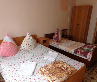 Номер 2-Х,3-х,4-х местные. Частный сектор Приморская 2 в Пицунде. 