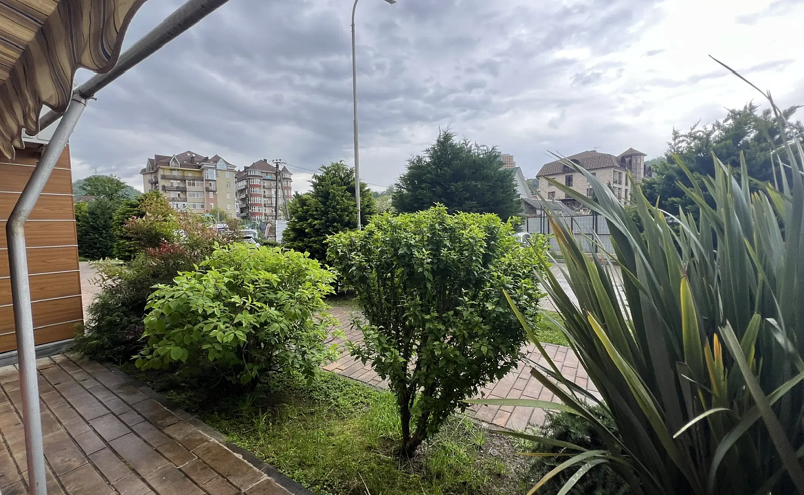 Просторный апартамент с террасой и ванной 1к2. Светлая квартира с террасой и морем. Дагомыс