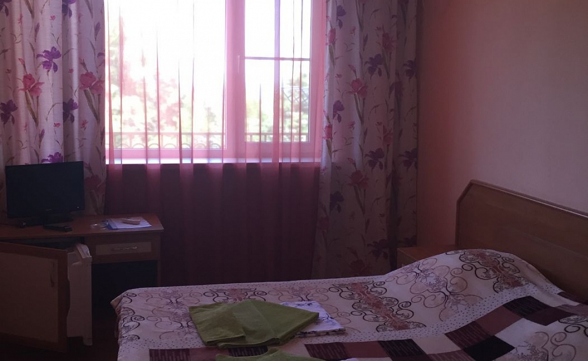 2-комнатный 4-местный номер с балконом,  2, 3 этаж. Гостиница Астерия. Ейск