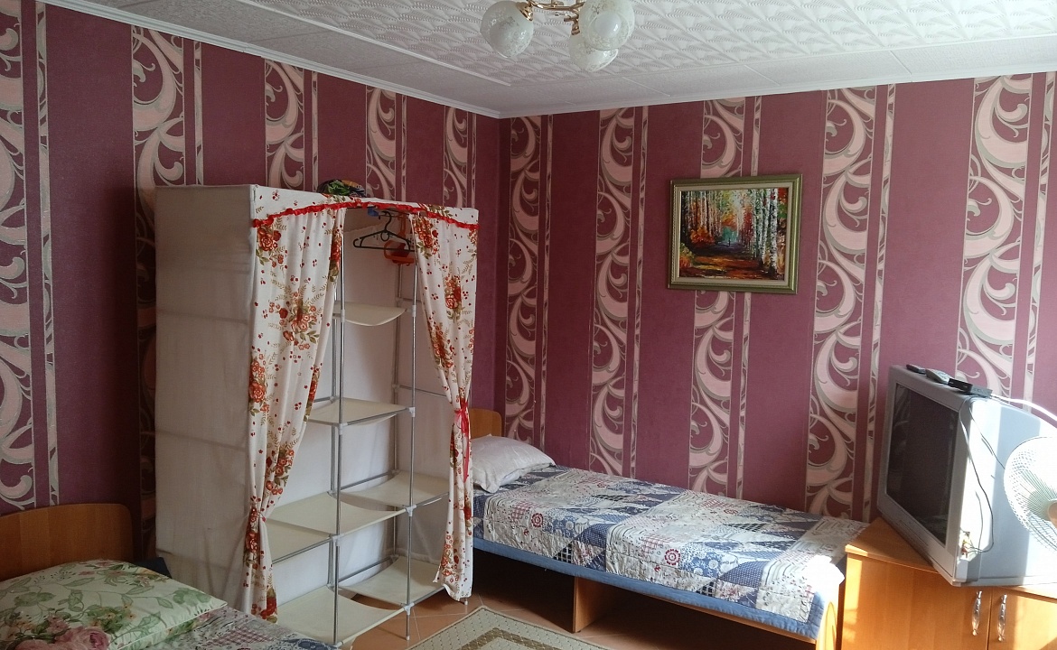 3х местный номер с кухней. Гостевой дом "Ирина". Крым - частный сектор