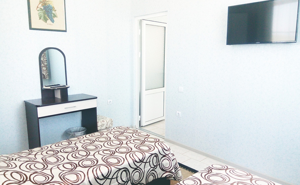 Отдельно стоящий 2-х этажный коттедж. Гостиница Приазовочка. Ейск