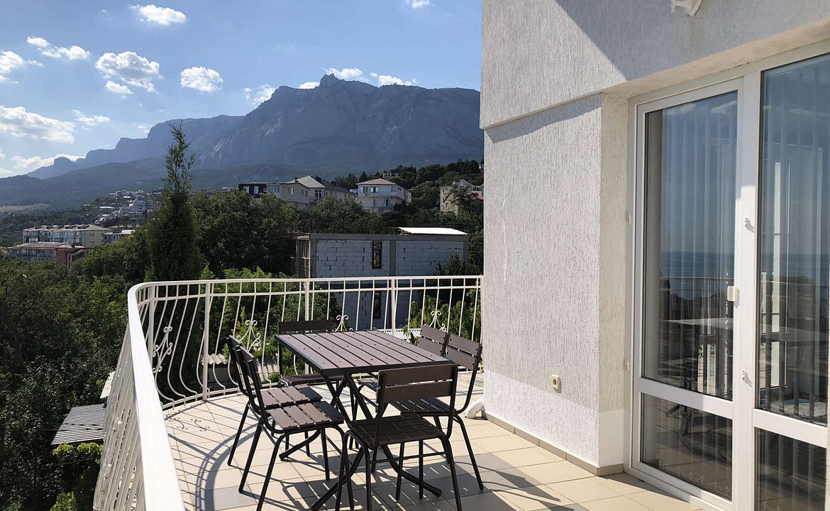 Апартаменты трехкомнатные. Гостевой дом АнНи. Гаспра