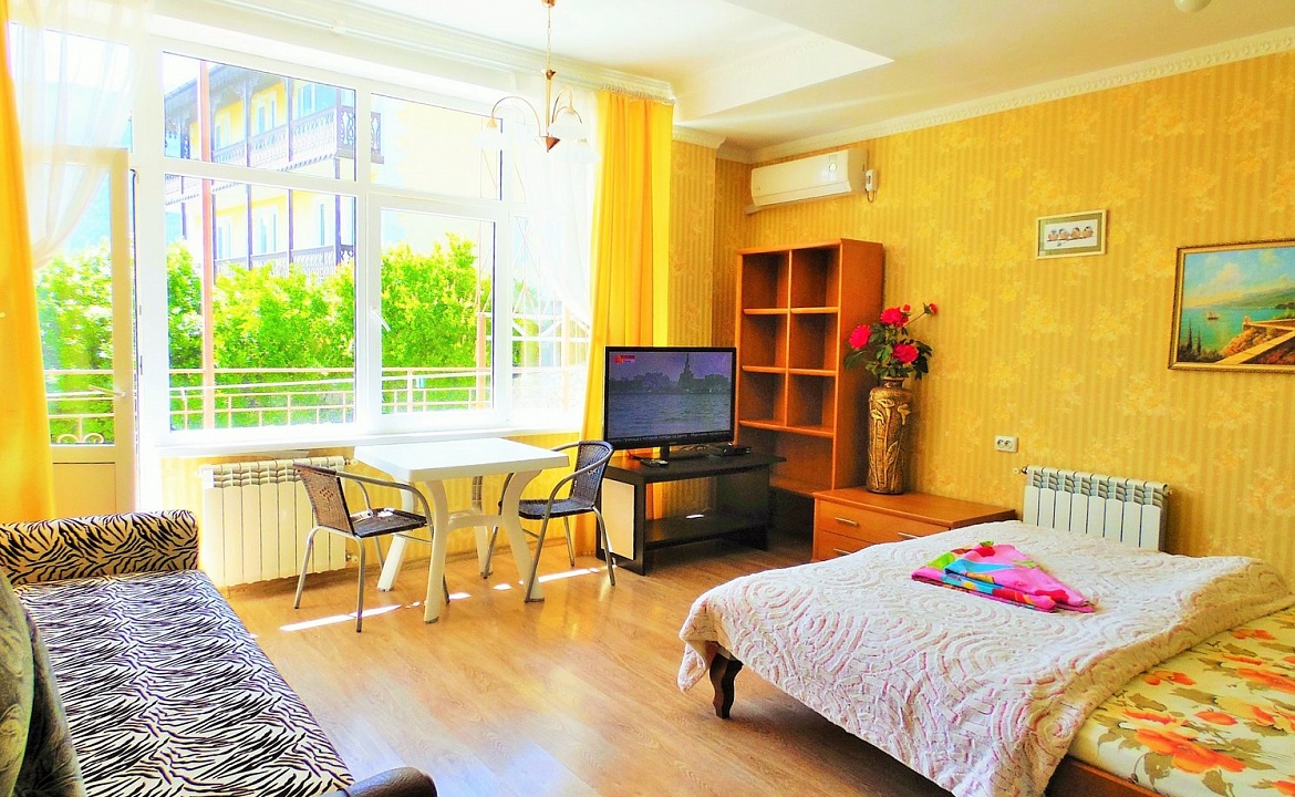 Апартаменты 1-комнатные. Гостевой дом У камина. Ялта